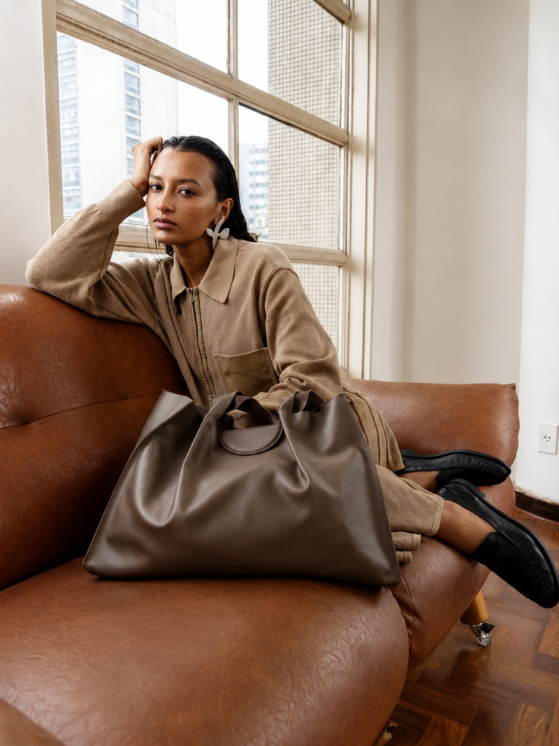 Tote Van Taupe